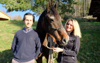 Dr. Petra Weiermayer und Dr. Erich Scherr halten in den Western News der AWA – Austrian Western Riding Association eine regelmäßige Sprechstunde ab.