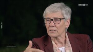 Univ.Prof. Dr. Monika Egerbacher erzählt über das Projekt „Privat-Universität" und die etwas andere Art der Ausbildung der Tierärzt:innen und plädiert für mehr praktische Arbeit, bessere Auswahlverfahren und intensive Zusammenarbeit mit niedergelassenen Tierärzten.