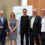 Kurt Frühwirth, Präsident der Österreichischen Tierärztekammer, Petra Weiermayer, Fachtierärztin für Homöopathie und Präsidentin der Österreichischen Gesellschaft für Veterinärmedizinische Homöopathie, Michael Riedler, Fachtierarzt für Veterinärhomöopathie und Phytotherapie, Erfried Pichler, Arzt für Allgemeinmedizin und Our-health-Initiator Dr. Bernhard Zauner (vlnr)